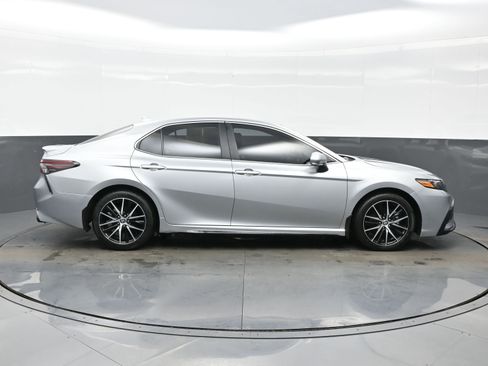 Used 2024 Toyota Camry SE image 7