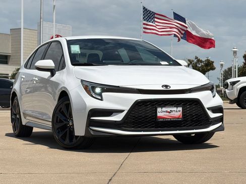 Used 2023 Toyota Corolla SE FWD image 2