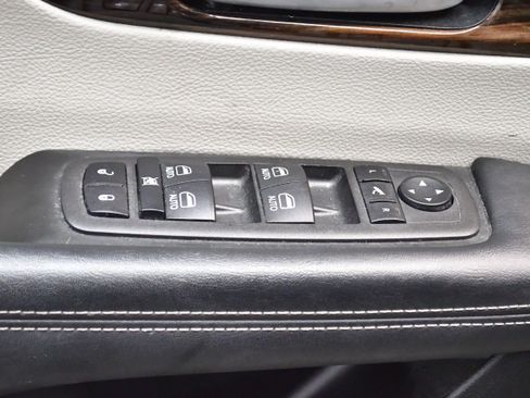 Used 2023 Chrysler Pacifica Limited FWD image 20