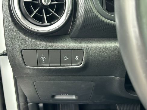 Used 2022 Hyundai Kona Limited AWD/4WD image 15