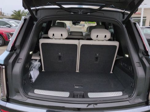 Used 2026 Cadillac Vistiq Sport image 18