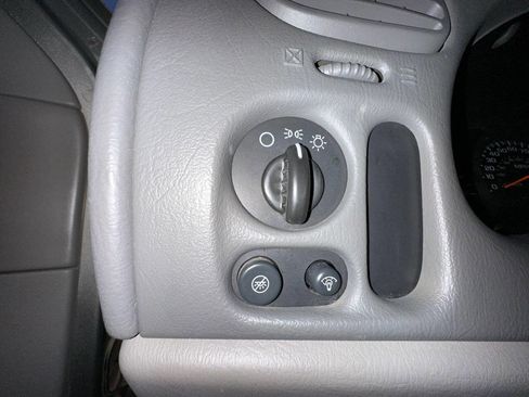 Used 2002 Chevrolet TrailBlazer LS w/ Preferred Equipment Group image 18