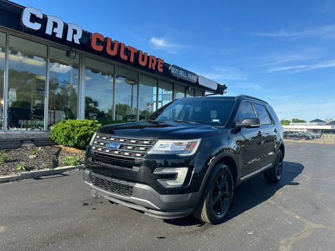 Used 2016 Ford Explorer XLT w/ Equipment Group 202A AWD/4WD image 1