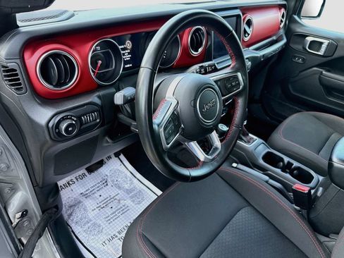 Used 2022 Jeep Wrangler Unlimited Rubicon AWD/4WD image 10