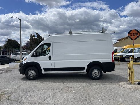 Used 2024 RAM ProMaster 2500 FWD image 4