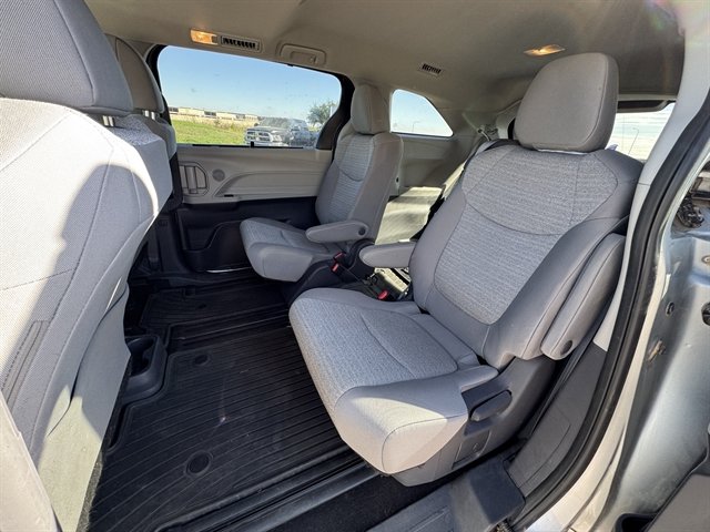 Used 2021 Toyota Sienna LE w/ LE Plus Package AWD/4WD image 9