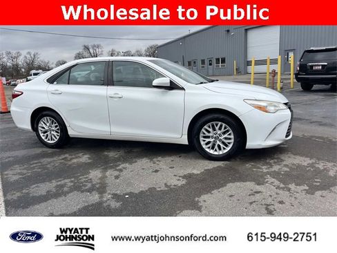 Used 2017 Toyota Camry LE image 2