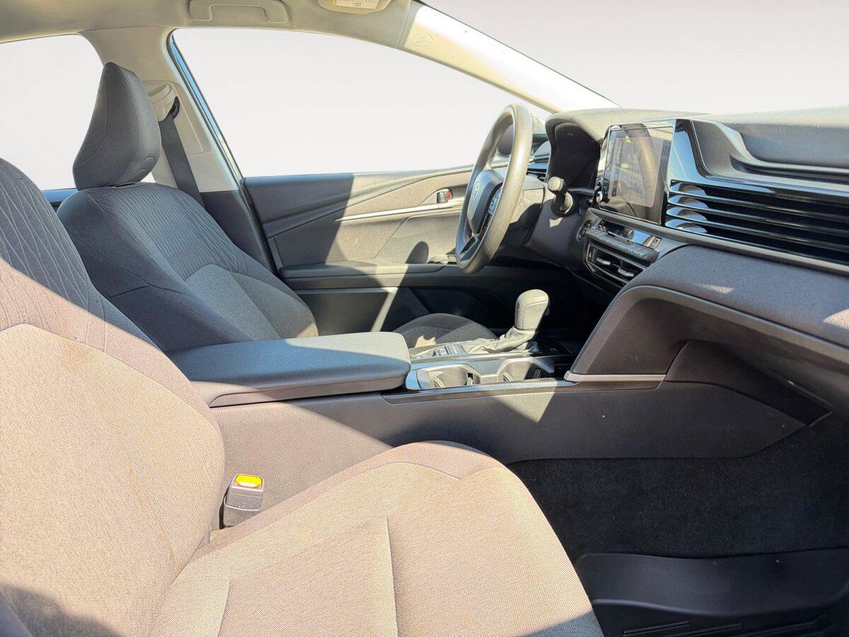 Used 2025 Toyota Camry LE FWD image 15