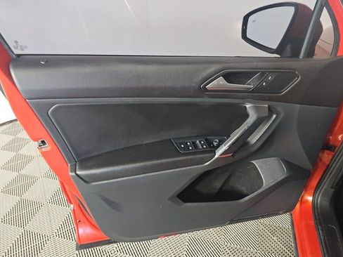Used 2018 Volkswagen Tiguan SE w/ Panoramic Sunroof Package image 14