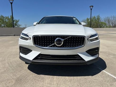 Certified 2025 Volvo V60 B5 Cross Country Plus AWD/4WD image 2