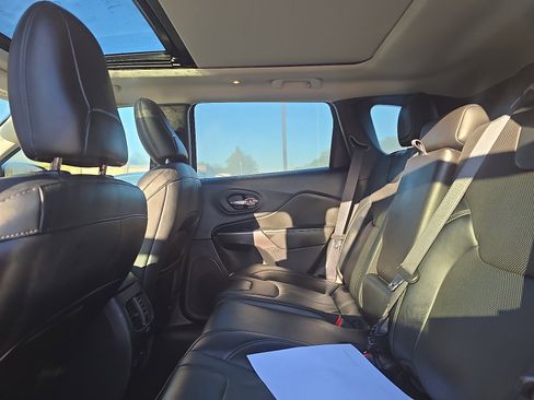 Used 2022 Jeep Cherokee Limited image 25