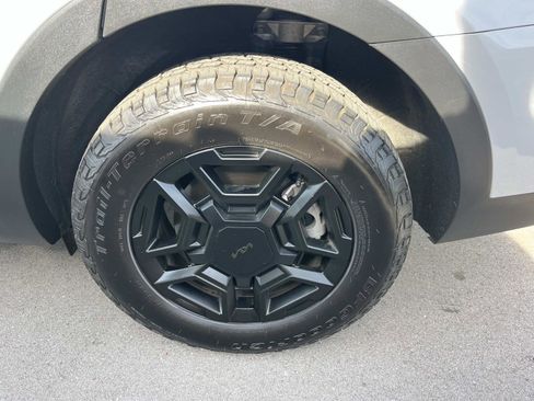 Used 2025 Kia Sorento SX Prestige w/ Olive Brown Leather Package image 9