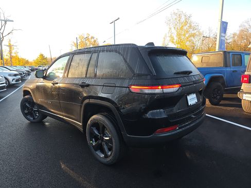 New 2025 Jeep Grand Cherokee Altitude image 20