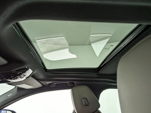 Used 2025 BMW 530i xDrive w/ Premium Package image 12