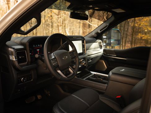 Certified 2025 Ford F250 Platinum w/ Tremor Off-Road Package image 11