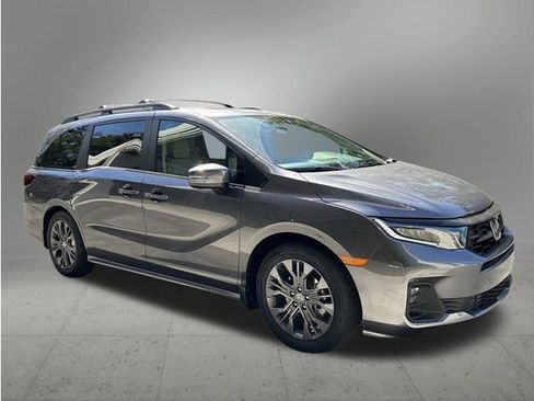 New 2026 Honda Odyssey Touring image 7