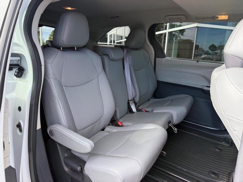 Used 2024 Toyota Sienna XLE FWD image 12