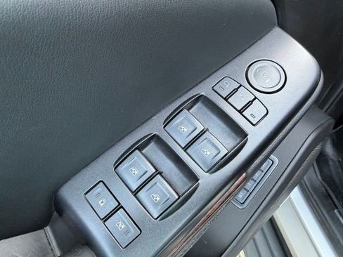 Used 2017 GMC Yukon XL SLT image 13