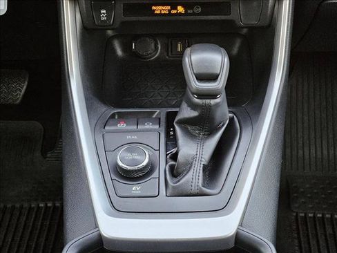 Used 2022 Toyota RAV4 LE AWD/4WD image 12