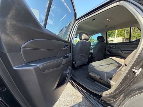 Used 2018 Chevrolet Traverse LS FWD image 14