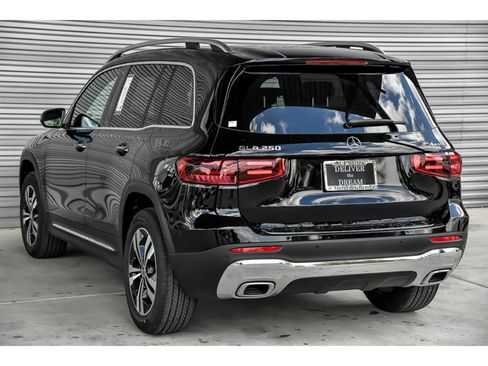 Certified 2025 Mercedes-Benz GLB 250 4MATIC image 7