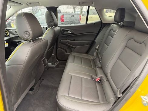 Used 2025 Chevrolet Trax ACTIV w/ Sunroof Package image 32