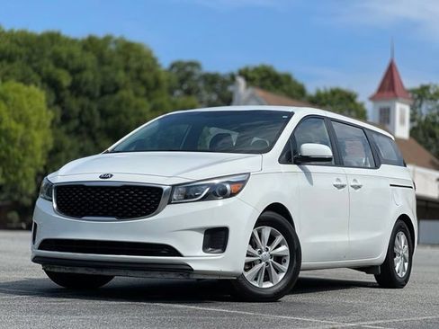 Used 2016 Kia Sedona L FWD image 1