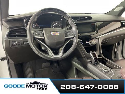Used 2022 Cadillac XT6 Premium Luxury w/ Technology Package AWD/4WD image 8