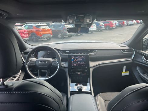 New 2025 Jeep Grand Cherokee L Altitude image 14