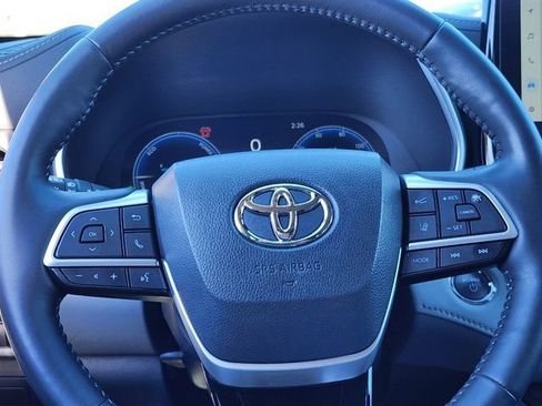 Used 2023 Toyota Highlander Limited image 28