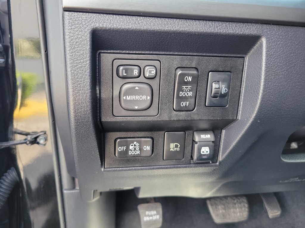 Used 2018 Toyota Tundra Platinum AWD/4WD image 32
