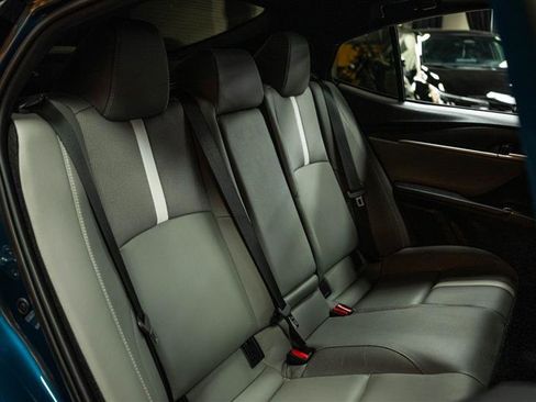 Used 2025 Toyota Camry SE image 11