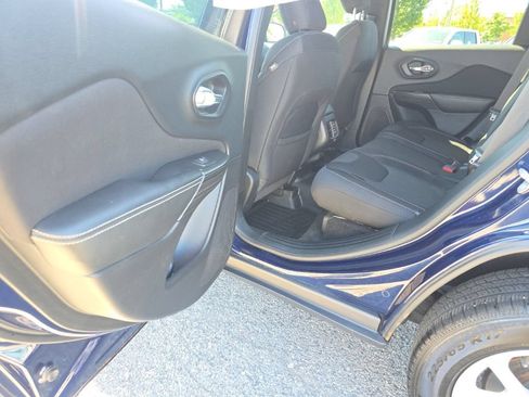 Used 2015 Jeep Cherokee Latitude w/ Cold Weather Group AWD/4WD image 11