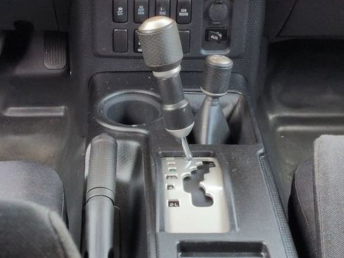 Used 2010 Toyota FJ Cruiser 4WD image 19