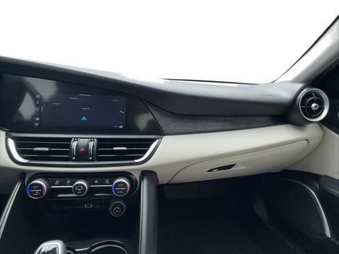 Used 2020 Alfa Romeo Giulia w/ Nero Edizione RWD image 43