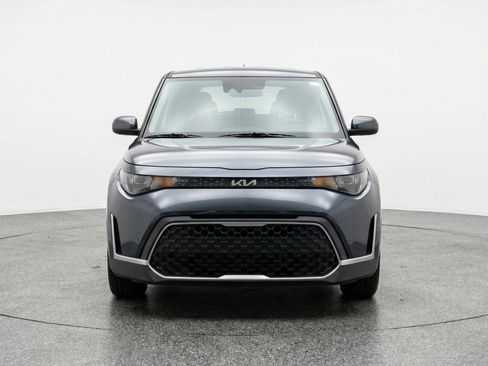 Used 2025 Kia Soul LX w/ LX Technology Package FWD image 2