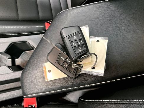 Used 2024 Volkswagen Jetta SE FWD image 13