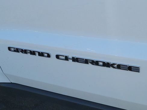 Used 2020 Jeep Grand Cherokee Limited image 25