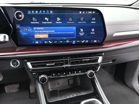 Used 2024 Chevrolet Traverse RS image 24