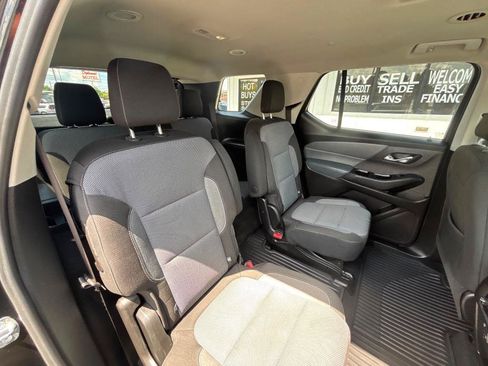 Used 2018 Chevrolet Traverse LT FWD image 35