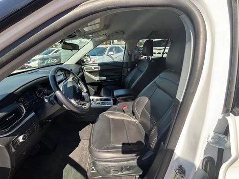 Used 2021 Ford Explorer XLT w/ Equipment Group 202A image 11