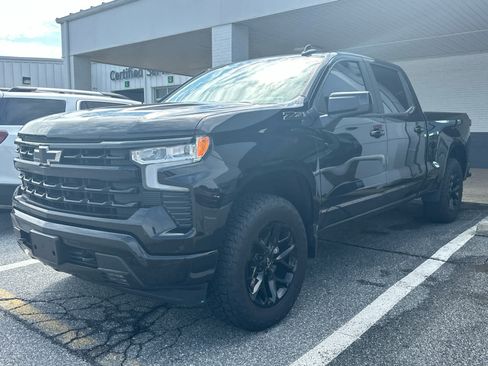 Used 2023 Chevrolet Silverado 1500 RST w/ Z71 Off-Road Package AWD/4WD image 2