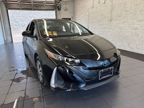 Used 2021 Toyota Prius Prime XLE FWD image 2