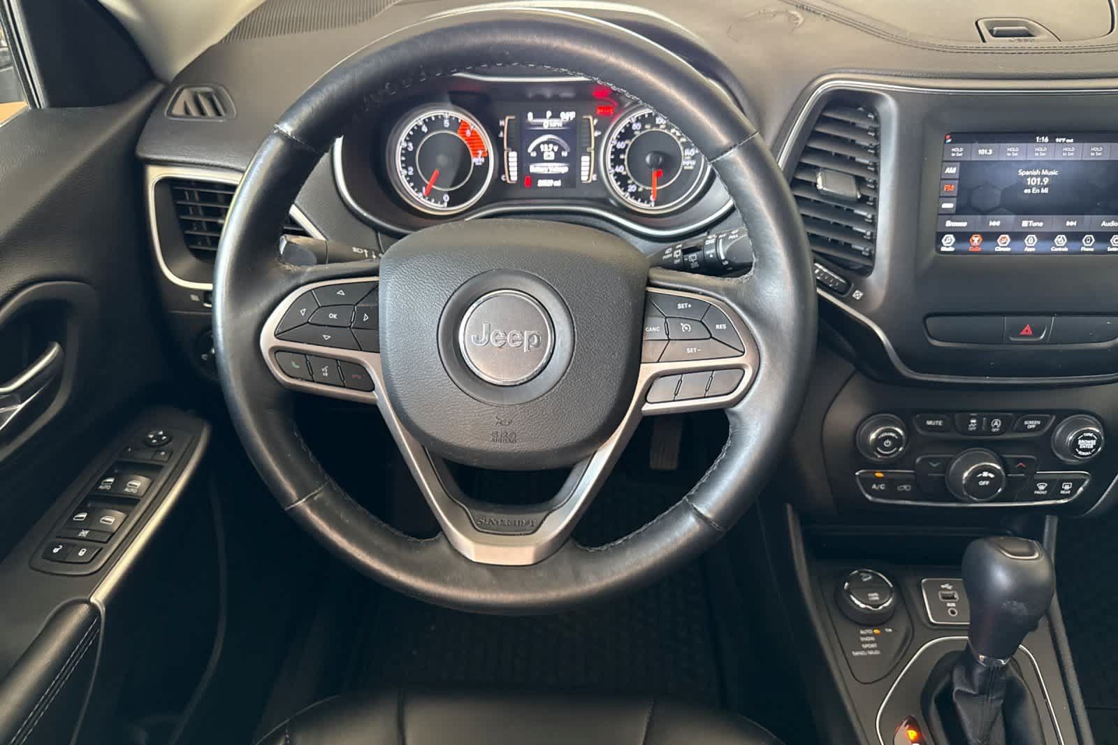 Used 2019 Jeep Cherokee Latitude Plus w/ Cold Weather Group AWD/4WD image 15