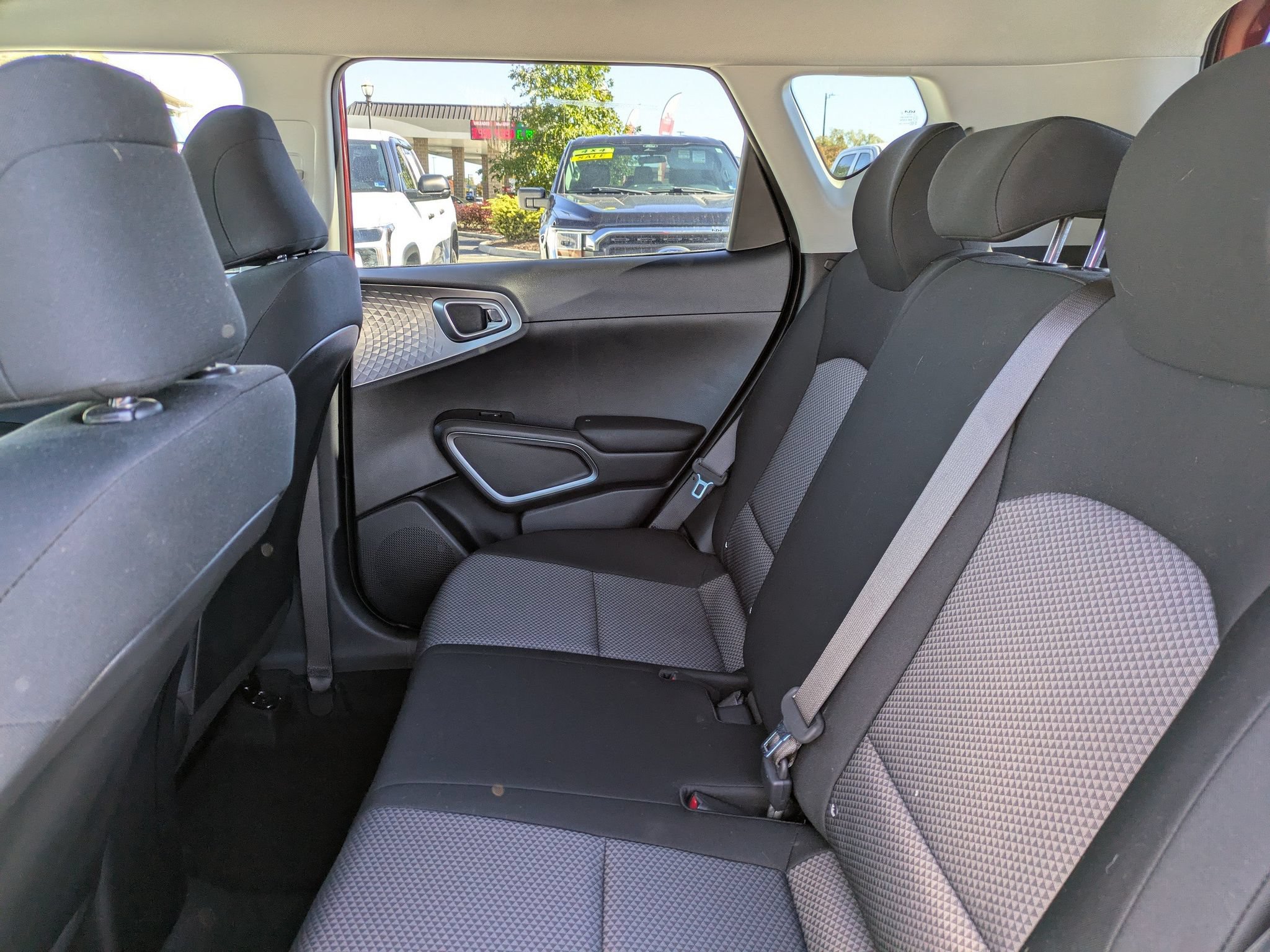 Used 2025 Kia Soul LX w/ LX Technology Package FWD image 15
