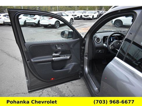 Used 2023 Mercedes-Benz GLB 250 250 4MATIC image 32