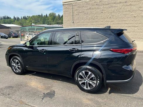 Used 2022 Toyota Highlander XLE AWD/4WD image 7