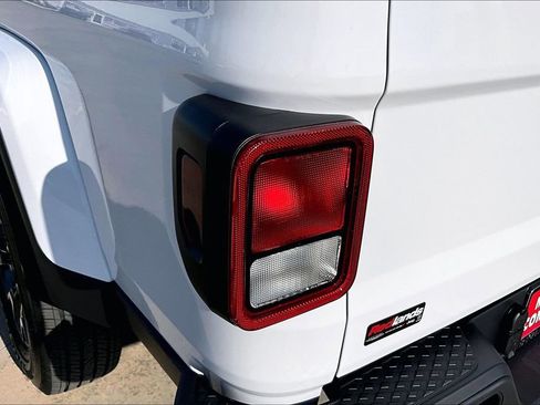 New 2026 Jeep Gladiator Sport image 36