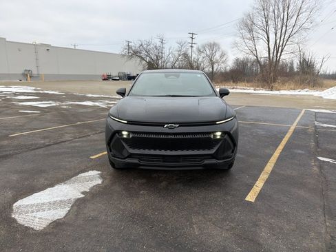 New 2026 Chevrolet Equinox EV LT image 2