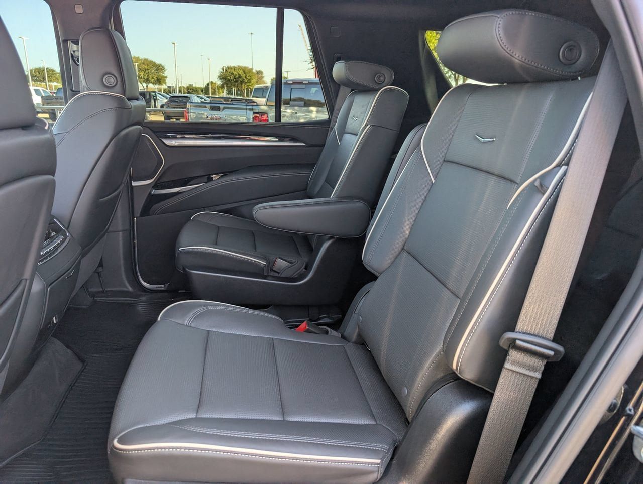 Used 2026 Cadillac Escalade Sport w/ LPO, ONYX Package AWD/4WD image 30